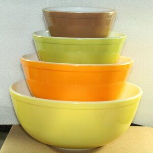 Vintage Pyrex Set Of 4 Mixing Bowls 401 - 404 Citrus Orange Yellow Green Brown